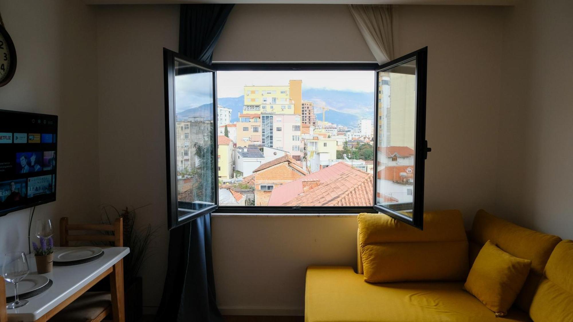 2E Center Apartment Tiranë Luaran gambar